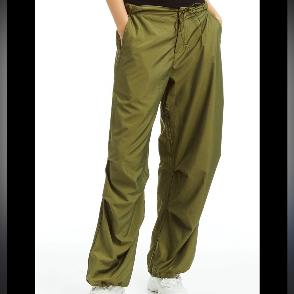 Tractr Black Summer Weight Parachute Pants Medium